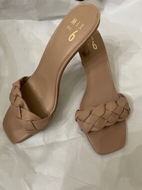 Mix no 6 quilted mules tan sz 8